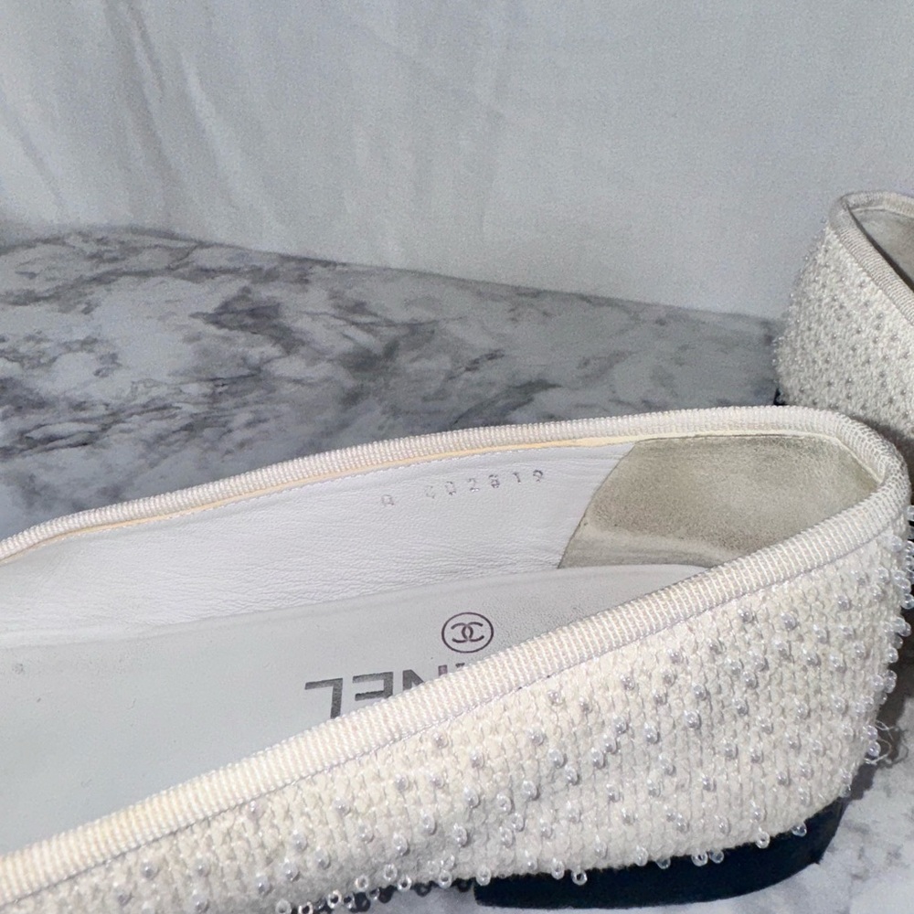 Authentic Chanel ballet flats. Original receipt, dust bags, Chanel box, and bag. - Picture 5 of 9